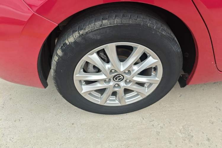 Used Mazda 3 Axela 2019 Cloud-Controlled Version Sedan 1.5L Automatic Comfort Trim China VI Standard Right Rear Wheel Hub