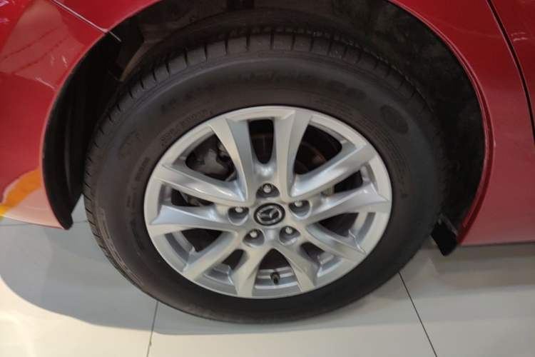 Used Mazda 3 Axela 2019 Cloud-Control Edition Hatchback 1.5L Automatic Comfort Model China VI Standard Right Rear Wheel Hub