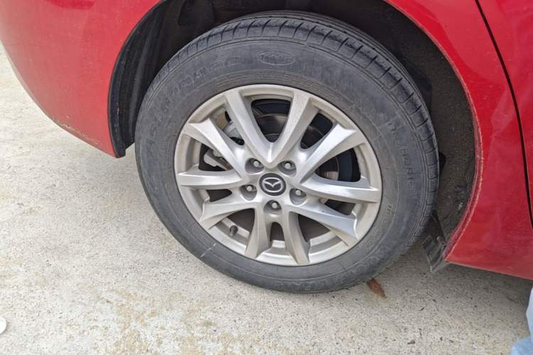 Used Mazda 3 Axela 2019 Cloud-Controlled Version Sedan 1.5L Automatic Luxury Trim China V Standard Right Rear Wheel Hub