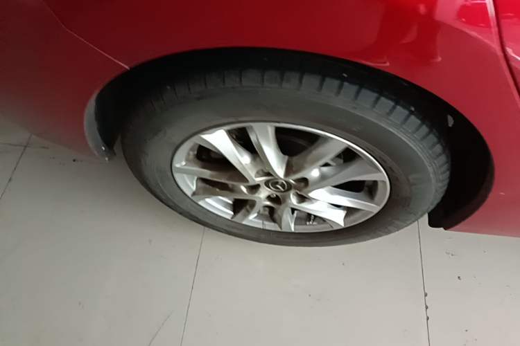 Used Mazda 3 Axela 2019 Cloud-Controlled Version Sedan 1.5L Automatic Luxury Trim China V Standard Right Rear Wheel Hub