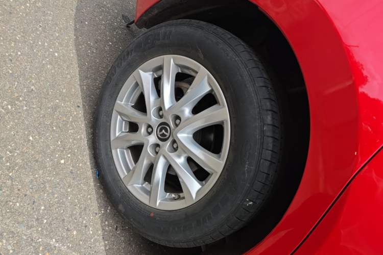 Used Mazda 3 Axela 2019 Cloud-Controlled Sedan 1.5L Automatic Luxury Model China VI Standard Right Rear Wheel Hub