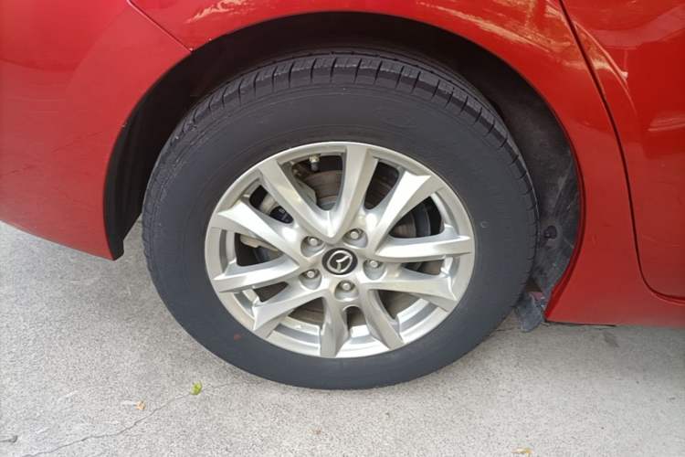 Used Mazda 3 Axela 2019 Cloud-Controlled Sedan 1.5L Automatic Luxury Model China VI Standard Right Rear Wheel Hub