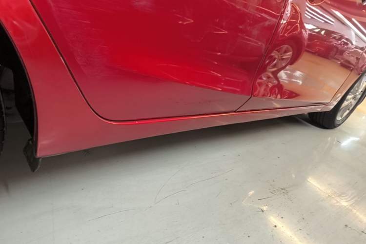 Used Mazda 3 Axela 2019 Cloud-Controlled Edition Hatchback 1.5L Automatic Luxury Model China VI Standard Right Side Sill
