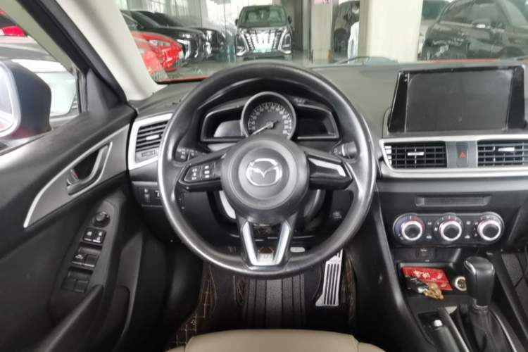 Used Mazda 3 Axela 2019 Cloud-Controlled Version Sedan 1.5L Automatic Comfort Trim China VI Standard Steering Wheel