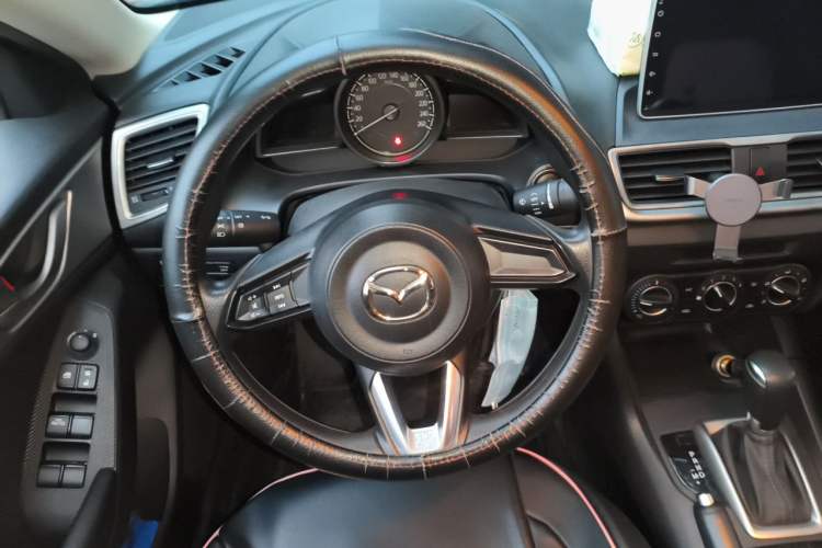 Used Mazda 3 Axela 2019 Cloud-Controlled Version Sedan 1.5L Automatic Comfort Trim China VI Standard Steering Wheel
