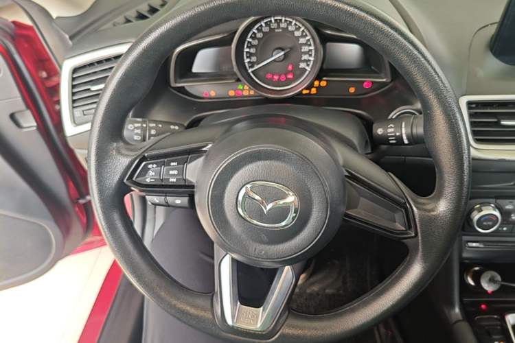 Used Mazda 3 Axela 2019 Cloud-Controlled Sedan 1.5L Automatic Luxury Model China VI Standard Steering Wheel