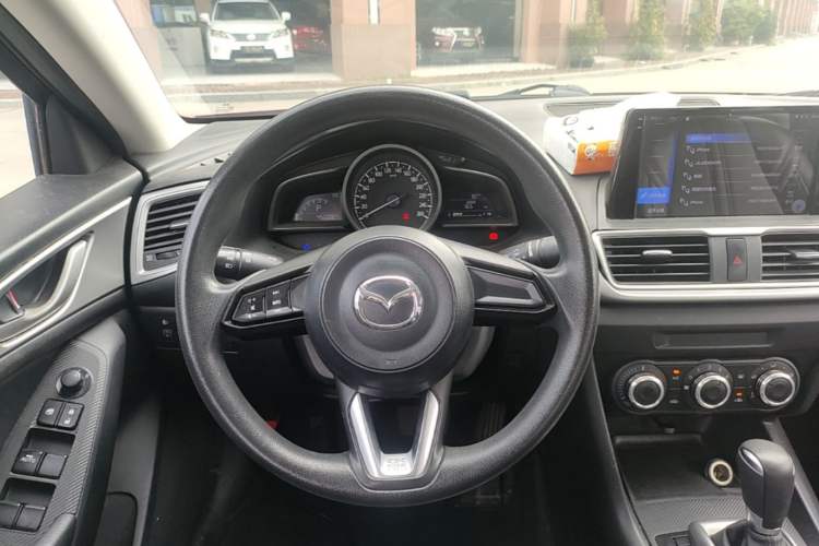 Used Mazda 3 Axela 2019 Cloud-Controlled Version Sedan 1.5L Automatic Comfort Trim China VI Standard Steering Wheel
