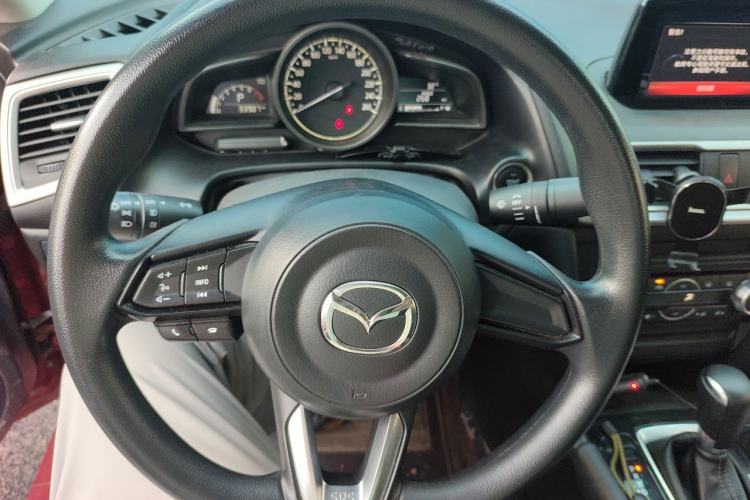 Used Mazda 3 Axela 2019 Cloud-Controlled Sedan 1.5L Automatic Luxury Model China VI Standard Steering Wheel