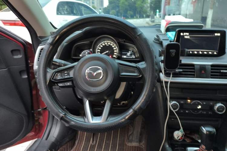 Used Mazda 3 Axela 2019 Cloud-Controlled Sedan 1.5L Automatic Luxury Model China VI Standard Steering Wheel