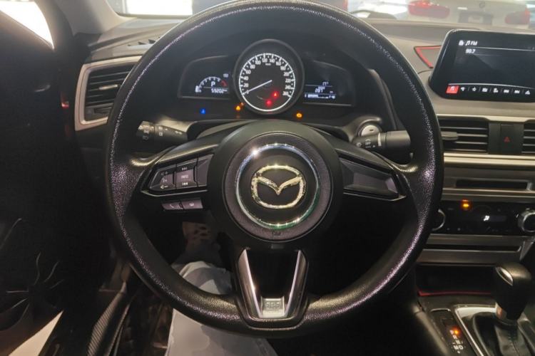 Used Mazda 3 Axela 2019 Cloud-Controlled Sedan 1.5L Automatic Luxury Model China VI Standard Steering Wheel