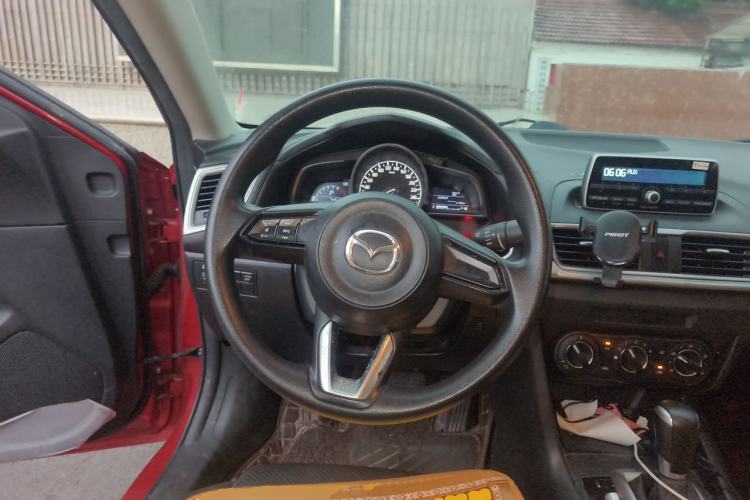 Used Mazda 3 Axela 2019 Cloud-Controlled Version Sedan 1.5L Automatic Comfort Trim China VI Standard Steering Wheel