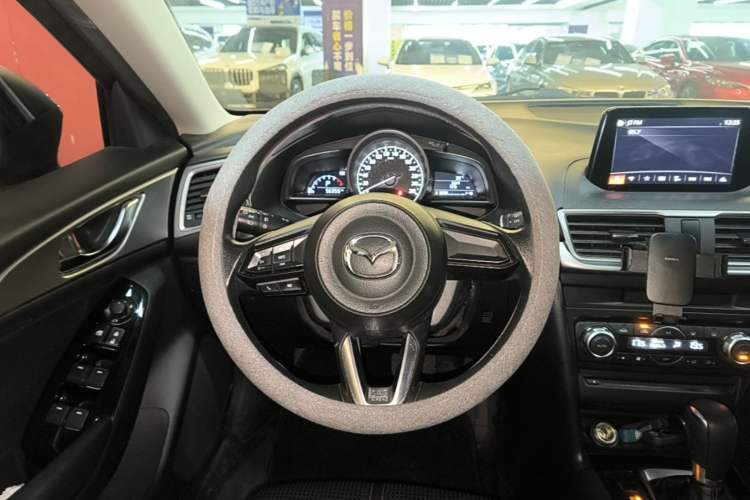 Used Mazda 3 Axela 2019 Cloud-Controlled Edition Hatchback 1.5L Automatic Luxury Model China VI Standard Steering Wheel