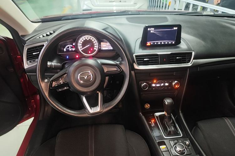 Used Mazda 3 Axela 2019 Cloud-Controlled Sedan 1.5L Automatic Luxury Model China VI Standard Steering Wheel