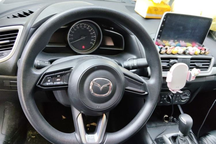 Used Mazda 3 Axela 2019 Cloud-Controlled Version Sedan 1.5L Automatic Comfort Trim China VI Standard Steering Wheel