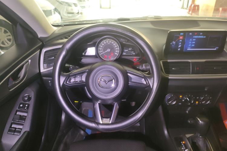 Used Mazda 3 Axela 2019 Cloud-Controlled Version Sedan 1.5L Automatic Comfort Trim China VI Standard Steering Wheel