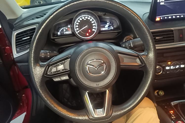 Used Mazda 3 Axela 2019 Cloud-Controlled Sedan 1.5L Automatic Luxury Model China VI Standard Steering Wheel