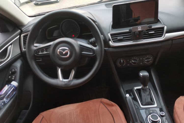 Used Mazda 3 Axela 2019 Cloud-Controlled Version Sedan 1.5L Automatic Comfort Trim China VI Standard Steering Wheel
