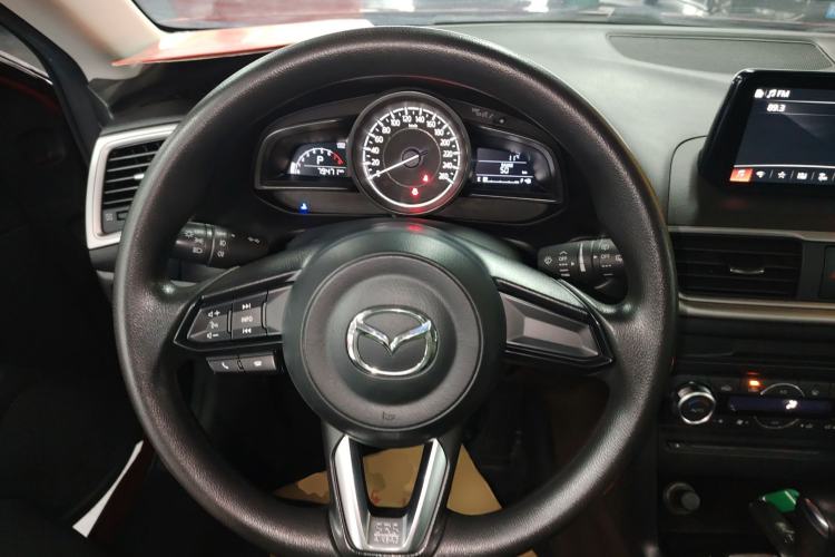 Used Mazda 3 Axela 2019 Cloud-Controlled Edition Hatchback 1.5L Automatic Luxury Model China VI Standard Steering Wheel