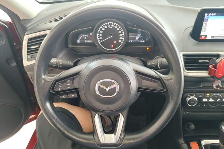 Used Mazda 3 Axela 2019 Cloud-Controlled Sedan 1.5L Automatic Luxury Model China VI Standard Steering Wheel