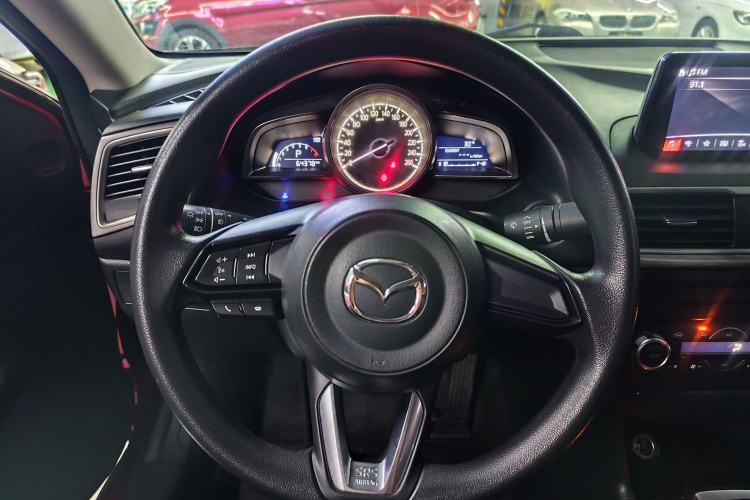 Used Mazda 3 Axela 2019 Cloud-Controlled Sedan 1.5L Automatic Luxury Model China VI Standard Steering Wheel