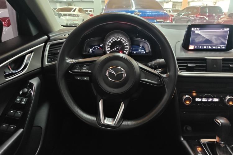 Used Mazda 3 Axela 2019 Cloud-Controlled Sedan 1.5L Automatic Luxury Model China VI Standard Steering Wheel
