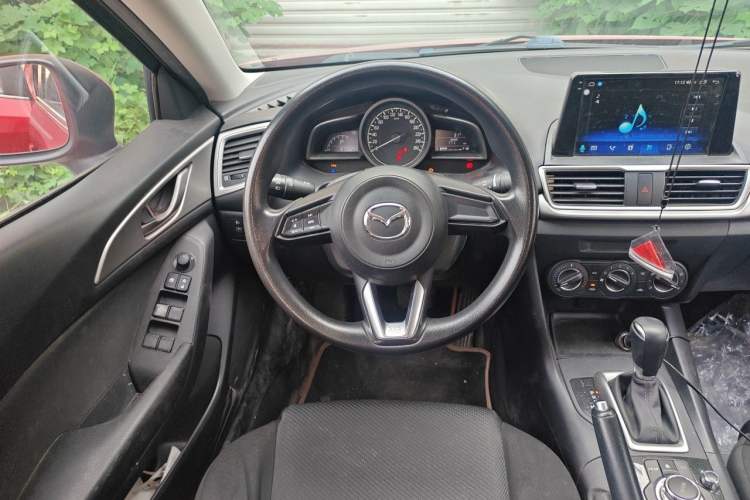 Used Mazda 3 Axela 2019 Cloud-Controlled Version Sedan 1.5L Automatic Comfort Trim China VI Standard Steering Wheel