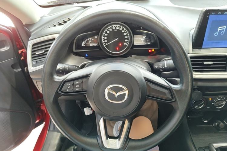 Used Mazda 3 Axela 2019 Cloud-Controlled Version Sedan 1.5L Automatic Comfort Trim China VI Standard Steering Wheel
