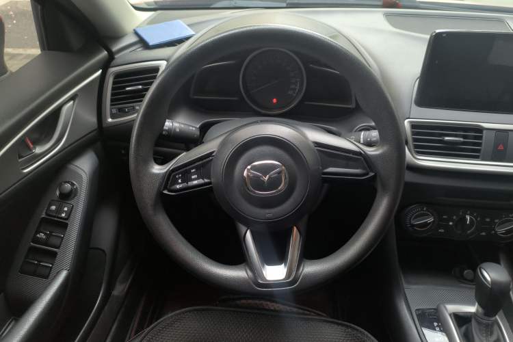 Used Mazda 3 Axela 2019 Cloud-Control Edition Hatchback 1.5L Automatic Comfort Model China VI Standard Steering Wheel