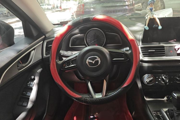 Used Mazda 3 Axela 2019 Cloud-Control Edition Hatchback 1.5L Automatic Comfort Model China VI Standard Steering Wheel
