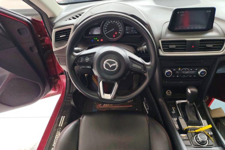 Used Mazda 3 Axela 2019 Cloud-Controlled Sedan 1.5L Automatic Luxury Model China VI Standard Steering Wheel