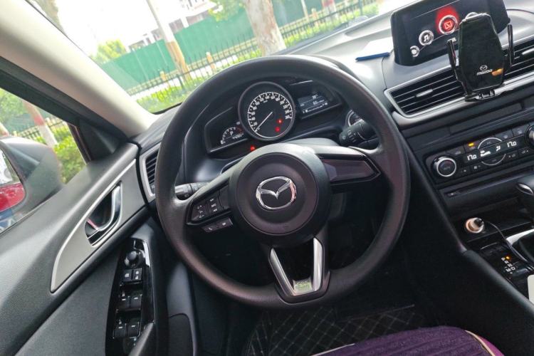 Used Mazda 3 Axela 2019 Cloud-Controlled Sedan 1.5L Automatic Luxury Model China VI Standard Steering Wheel