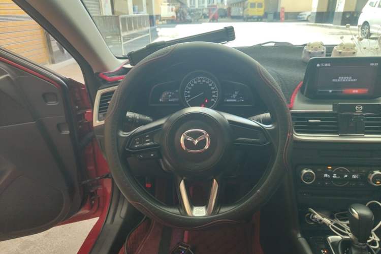 Used Mazda 3 Axela 2019 Cloud-Controlled Sedan 1.5L Automatic Luxury Model China VI Standard Steering Wheel