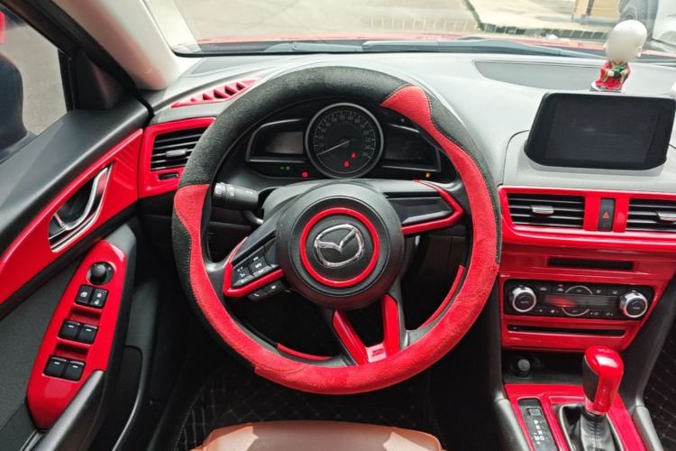 Used Mazda 3 Axela 2019 Cloud-Controlled Sedan 1.5L Automatic Luxury Model China VI Standard Steering Wheel