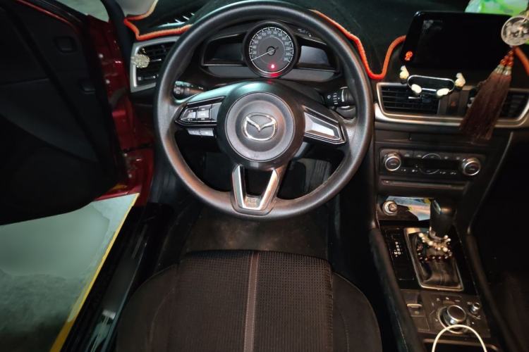 Used Mazda 3 Axela 2019 Cloud-Controlled Sedan 1.5L Automatic Luxury Model China VI Standard Steering Wheel