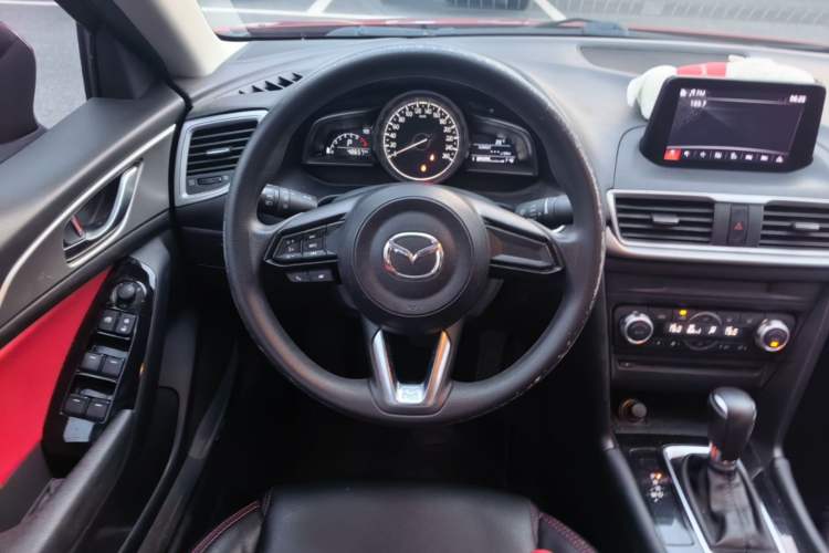 Used Mazda 3 Axela 2019 Cloud-Controlled Sedan 1.5L Automatic Luxury Model China VI Standard Steering Wheel