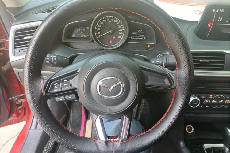 Used Mazda 3 Axela 2019 Cloud-Controlled Sedan 1.5L Automatic Luxury Model China VI Standard Steering Wheel