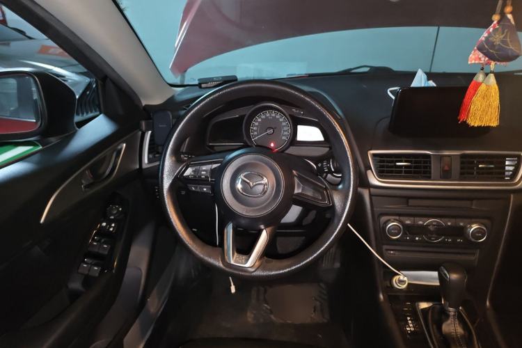 Used Mazda 3 Axela 2019 Cloud-Controlled Sedan 1.5L Automatic Luxury Model China VI Standard Steering Wheel