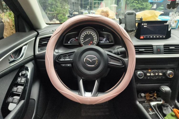 Used Mazda 3 Axela 2019 Cloud-Controlled Sedan 1.5L Automatic Luxury Model China VI Standard Steering Wheel