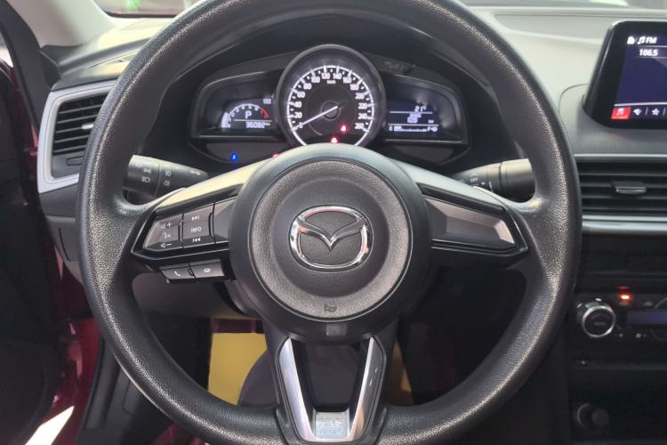 Used Mazda 3 Axela 2019 Cloud-Controlled Sedan 1.5L Automatic Luxury Model China VI Standard Steering Wheel