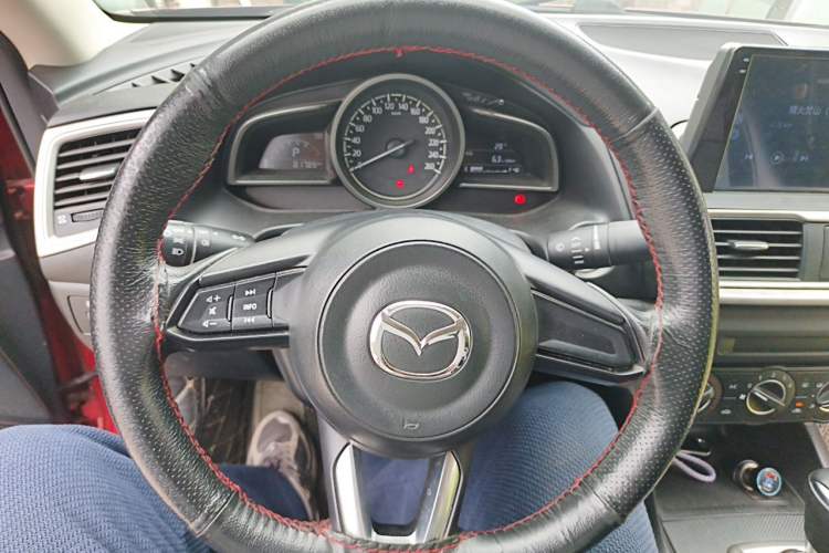 Used Mazda 3 Axela 2019 Cloud-Controlled Version Sedan 1.5L Automatic Comfort Trim China V Standard Steering Wheel