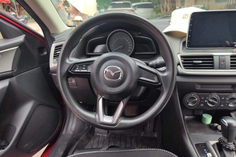 Used Mazda 3 Axela 2019 Cloud-Controlled Version Sedan 1.5L Automatic Comfort Trim China V Standard Steering Wheel