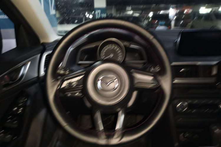 Used Mazda 3 Axela 2019 Cloud-Controlled Version Hatchback 2.0L Automatic Luxury Model China VI Standard Steering Wheel
