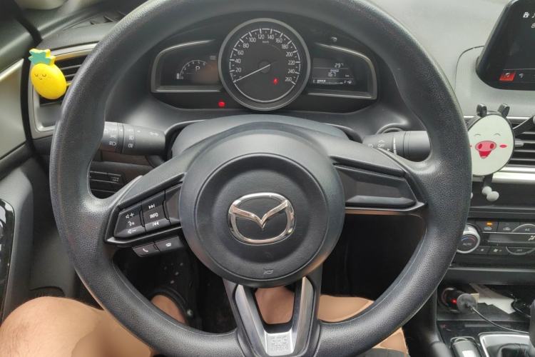 Used Mazda 3 Axela 2019 Cloud-Controlled Sedan 1.5L Automatic Luxury Model China VI Standard Steering Wheel
