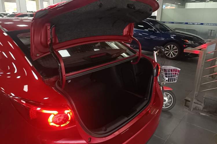Used Mazda 3 Axela 2019 Cloud-Controlled Sedan 1.5L Automatic Luxury Model China VI Standard Trunk