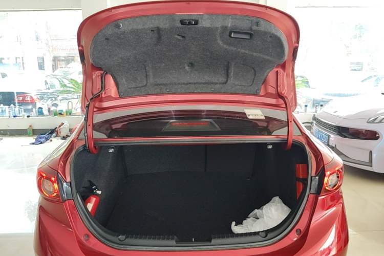 Used Mazda 3 Axela 2019 Cloud-Controlled Sedan 1.5L Automatic Luxury Model China VI Standard Trunk