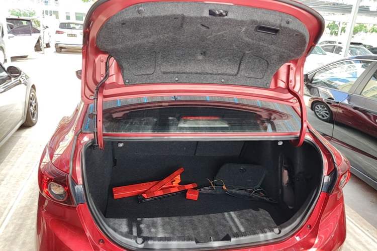 Used Mazda 3 Axela 2019 Cloud-Controlled Version Sedan 1.5L Automatic Comfort Trim China VI Standard Trunk