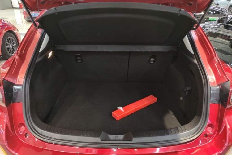 Used Mazda 3 Axela 2019 Cloud-Control Edition Hatchback 1.5L Automatic Comfort Model China VI Standard Trunk