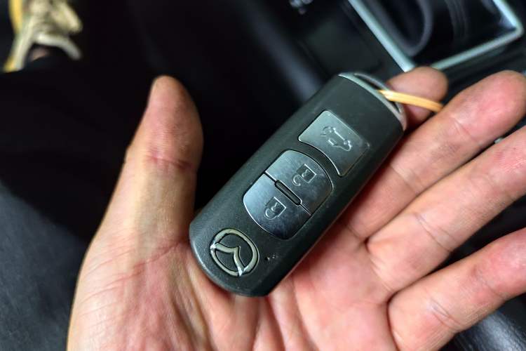 Used Mazda 3 Axela 2019 Cloud-Controlled Sedan 1.5L Automatic Luxury Model China VI Standard Vehicle Key