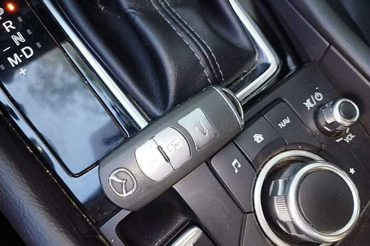 Used Mazda 3 Axela 2019 Cloud-Controlled Sedan 1.5L Automatic Luxury Model China VI Standard Vehicle Key
