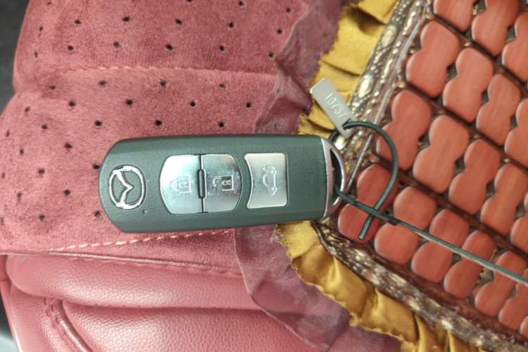 Used Mazda 3 Axela 2019 Cloud-Controlled Sedan 1.5L Automatic Luxury Model China VI Standard Vehicle Key